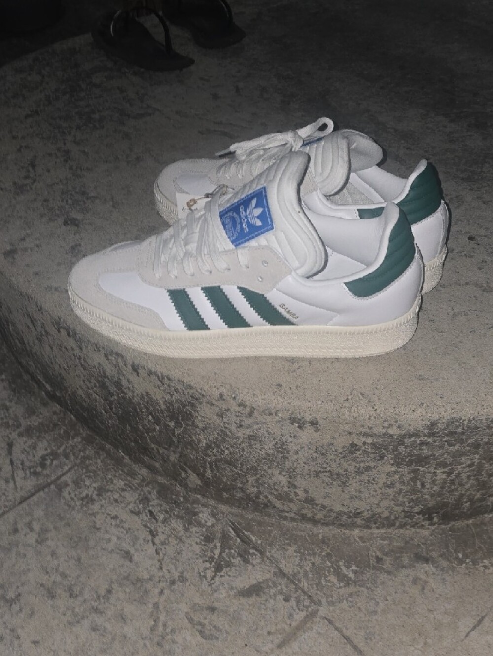 adidas Samba Low-Top Sneakers in White and Green - Picture 10 of 10